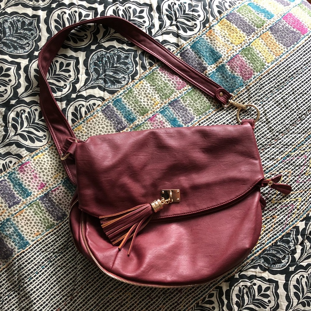 Aldo purse shoulder bag tassel gold hardware wine